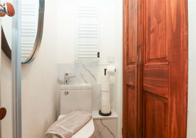 The bathroom at Cromlech Cottage at Cromlech Manor Farm, Tyn-y-Gongl near Benllech