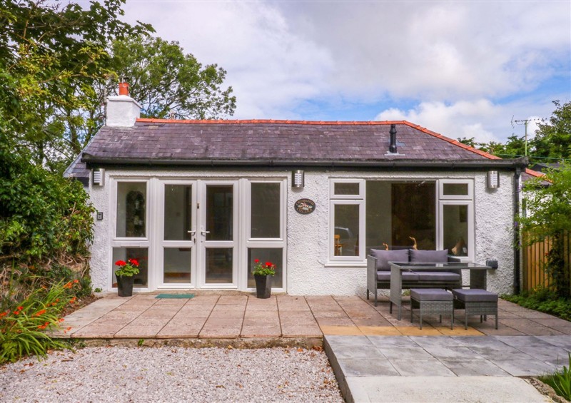 The setting at Cromlech Cottage at Cromlech Manor Farm, Tyn-y-Gongl near Benllech