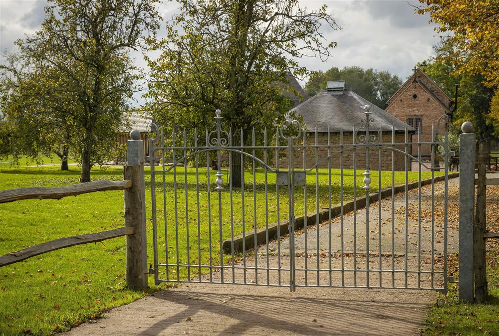 The entrance to Crossbrook Farm