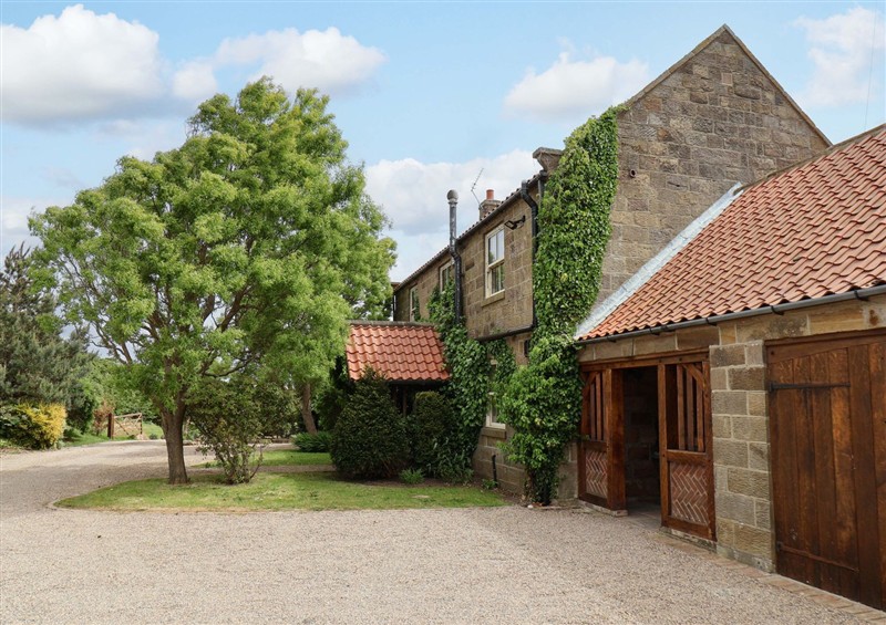 The setting (photo 2) at Crossbutts Farmhouse, Whitby