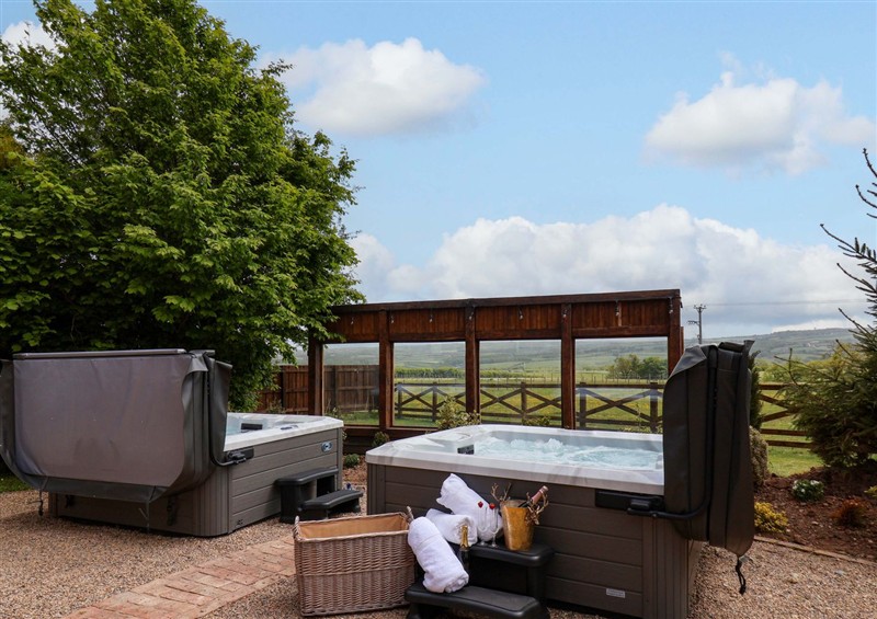 There is a hot tub at Crossbutts Farmhouse, Whitby