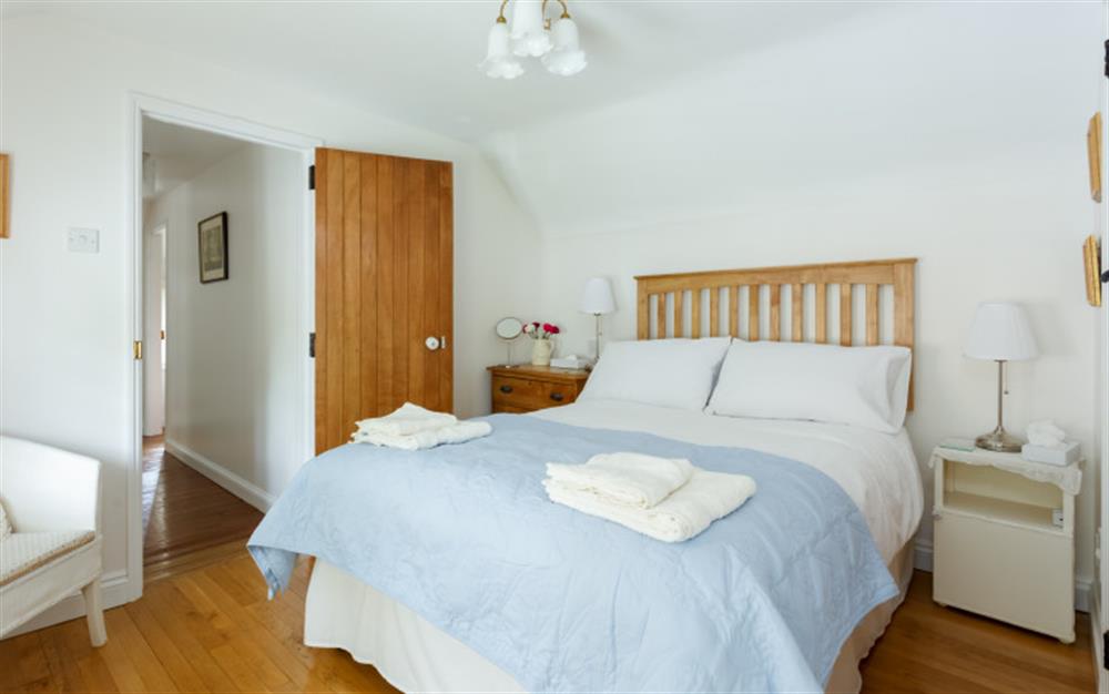 This is a bedroom at Crossroads Cottage in Fordingbridge
