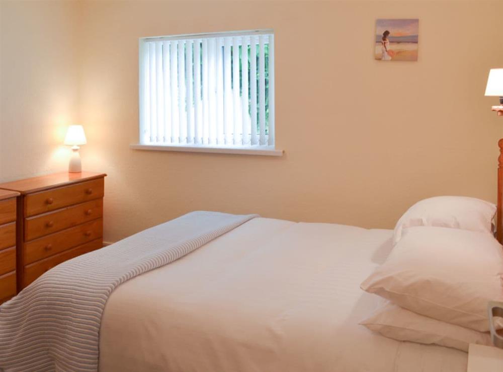 Warm and inviting double bedroom at Apple Tree Apartment, 