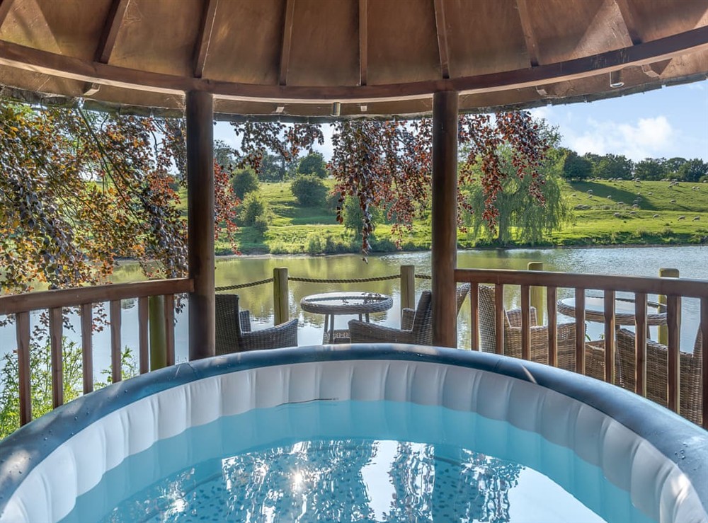 Hot tub at Croxton Lodge & Curlews Nest in Croxton Kerrial, Near Grantham, Leicestershire