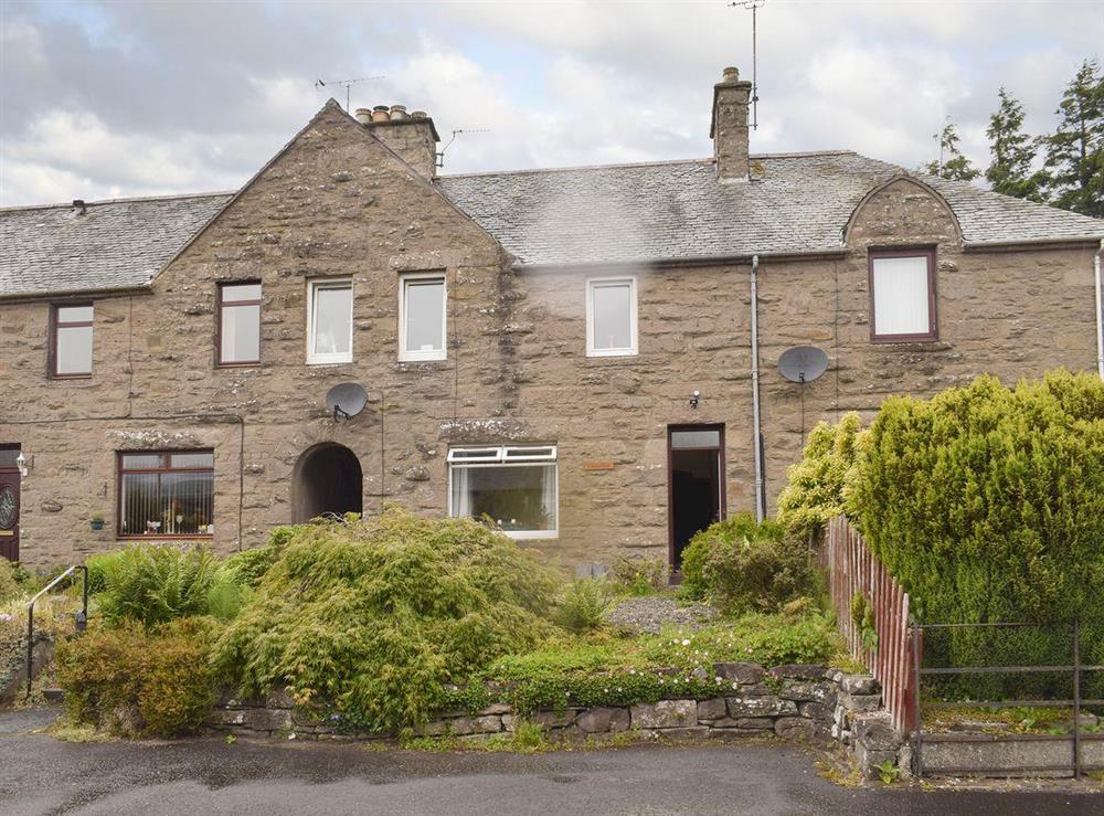 Attractive mid-terrace cottage at Cruachan in Auchterarder, near Gleneagles Village, Perthshire