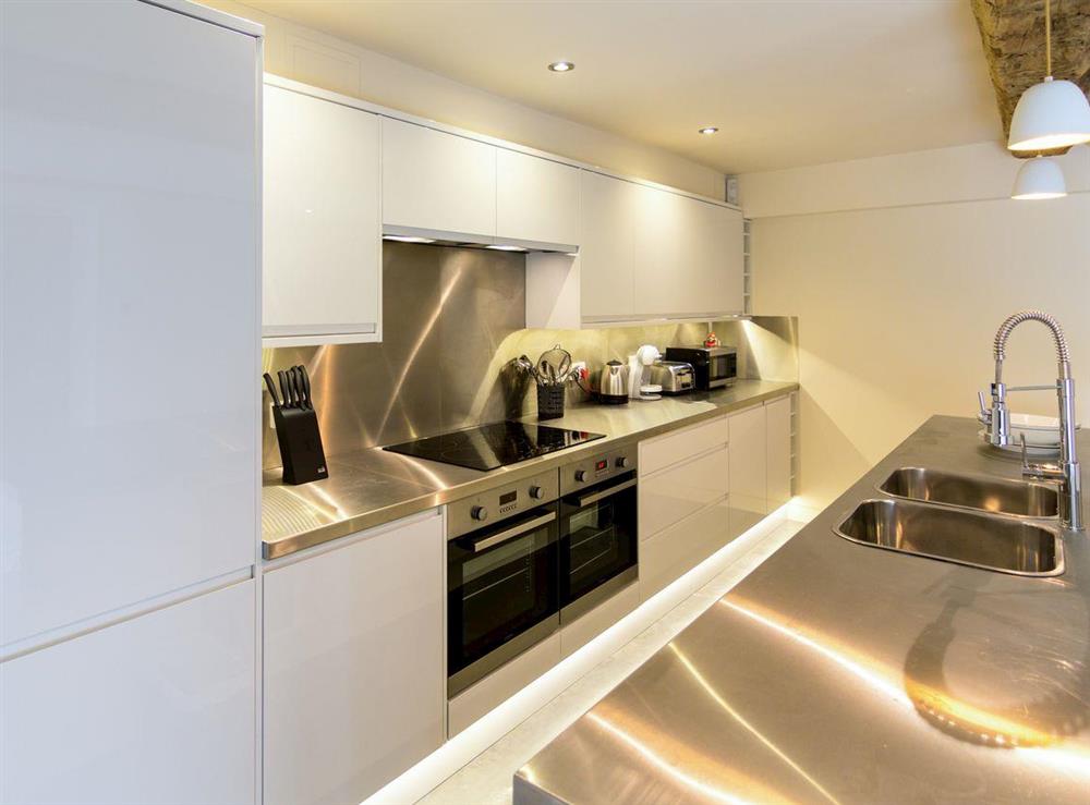 Comprehensively equipped fitted kitchen at The Cotswolds Barn, 