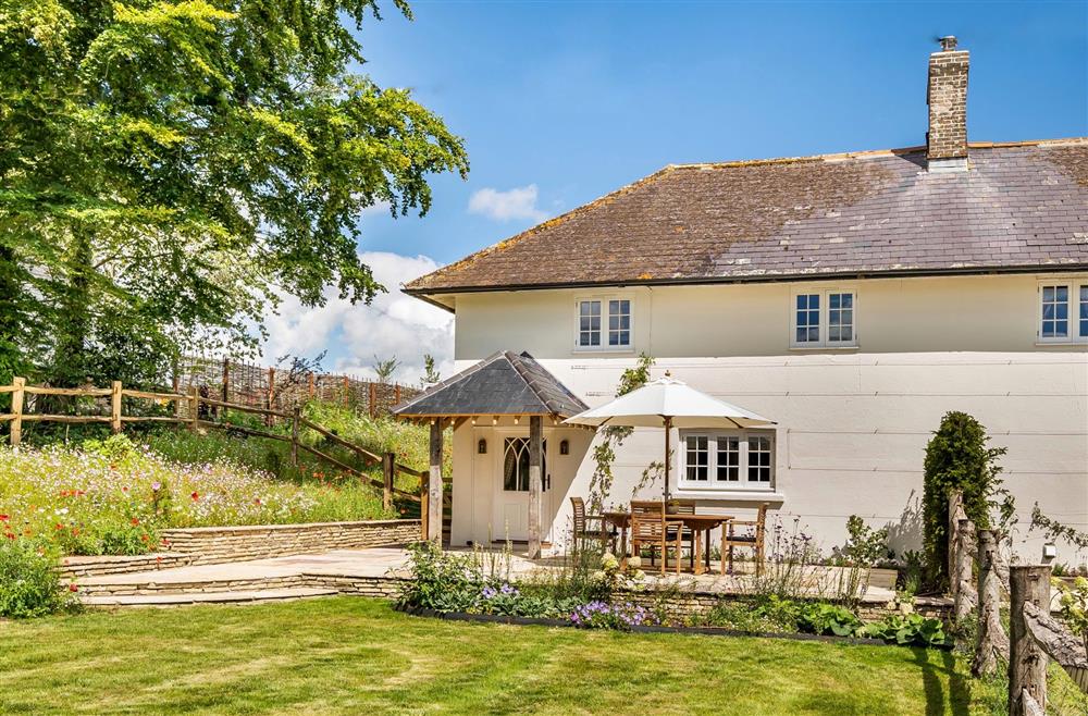 Relax and unwind in this idyllic retreat at Crumpet Cottage, Dorchester