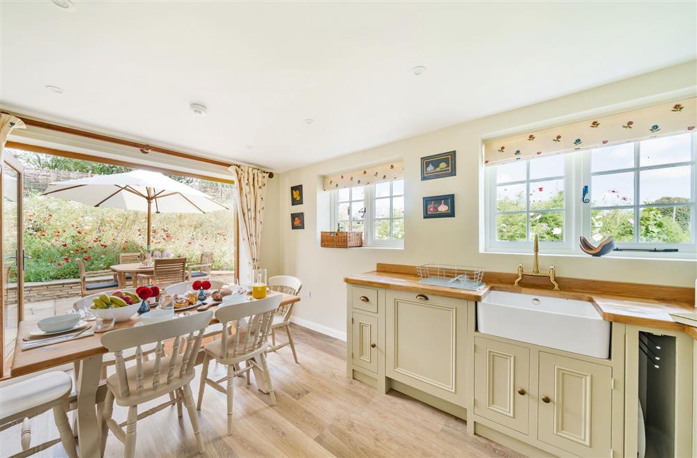 The open-plan dining and kitchen area at Crumpet Cottage, Dorchester