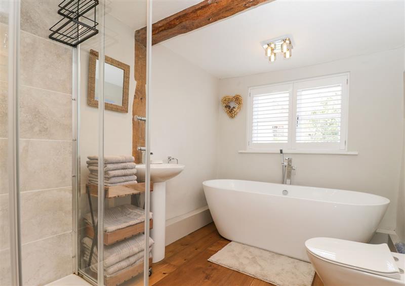 The bathroom at Cuckoo Cottage, Upton Upon Severn