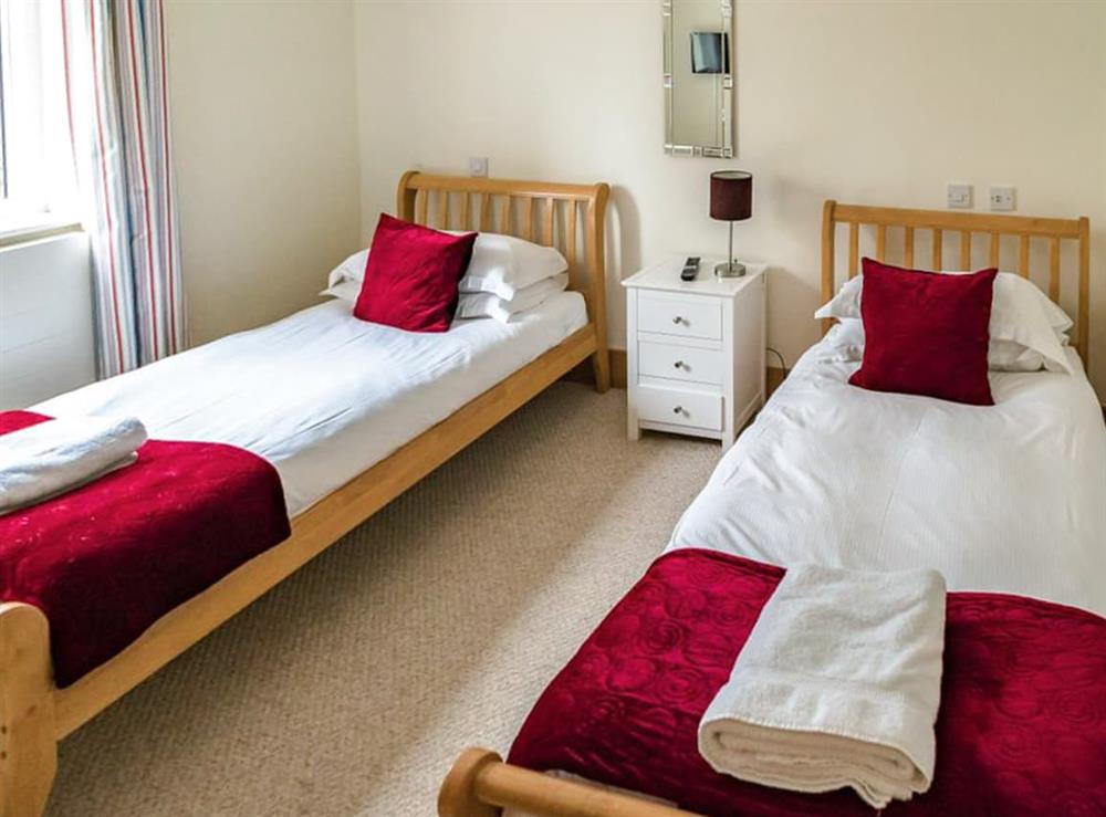 Twin bedroom at Cuckoos Nest in Somerford Keynes, near Cirencester, Gloucestershire