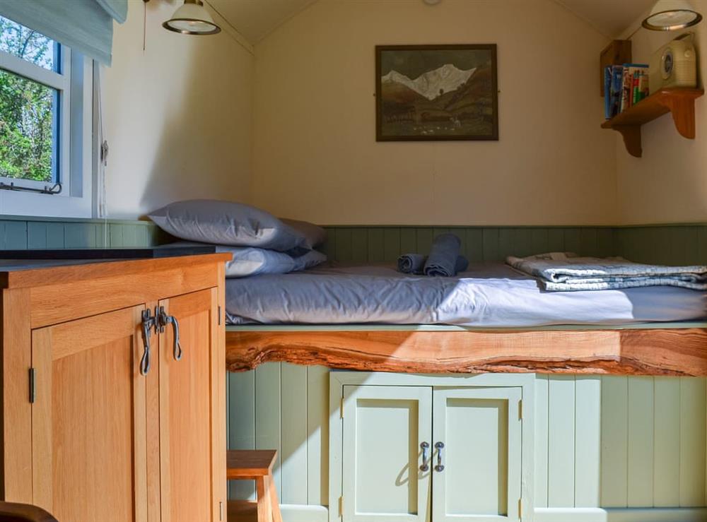 Double bedroom at Cui Shepherds Hut in Talybont-on-Usk, Powys