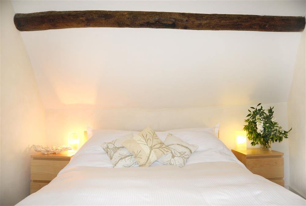 Bedroom with 4’6 double bed at Culls Cottage, Southrop