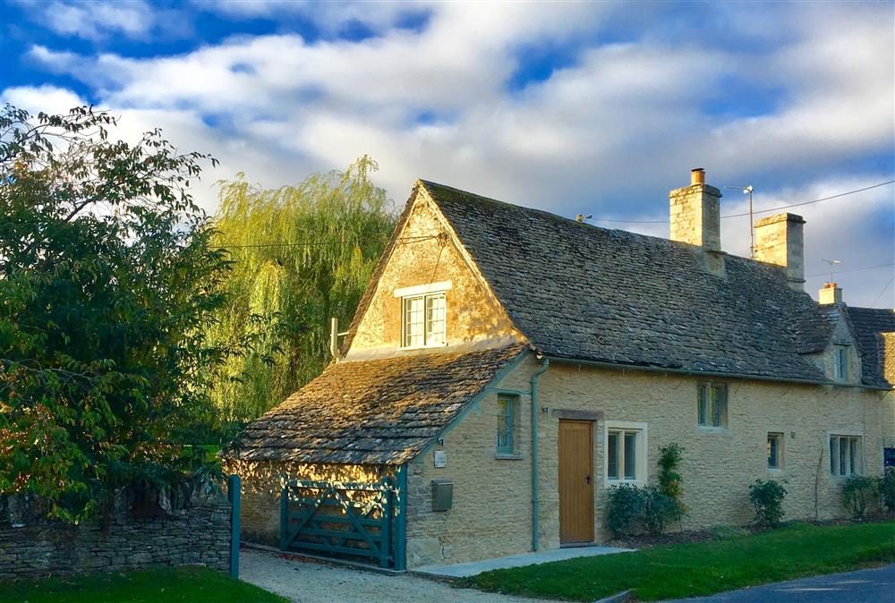 Culls Cottage is a beautiful Cotswolds stone cottage in a desirable village location