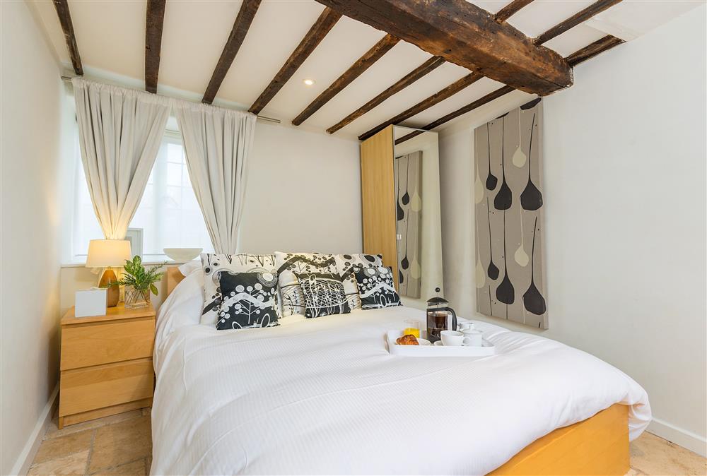 Double bedroom with exposed beans at Culls Cottage, Southrop