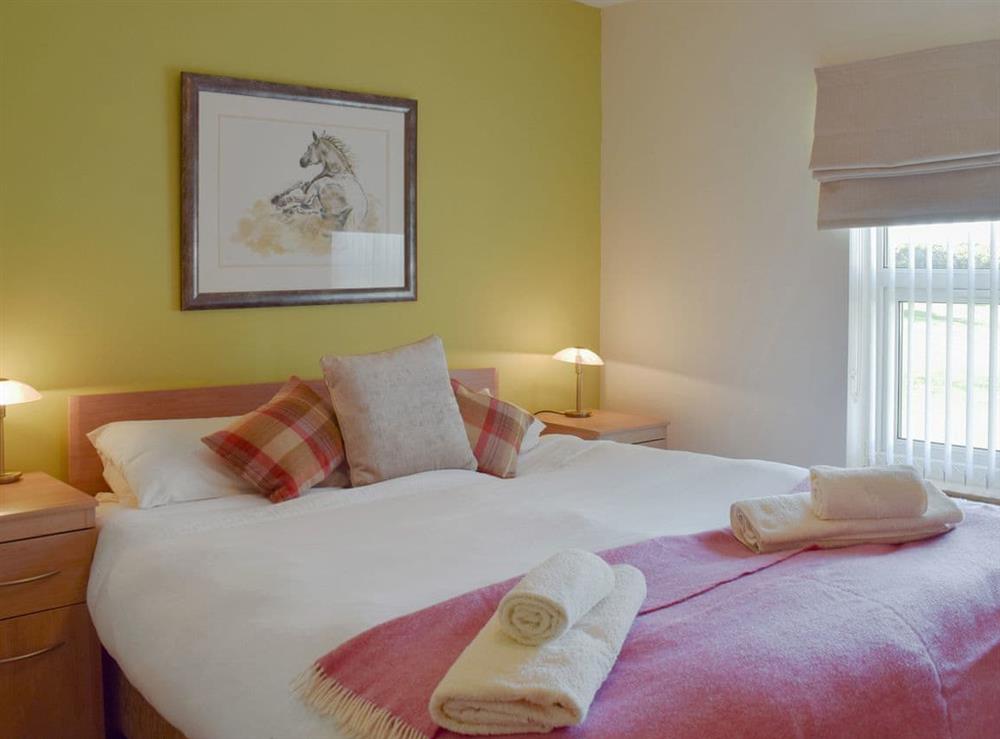 Comfortable double bedroom at Willow Cottage, 