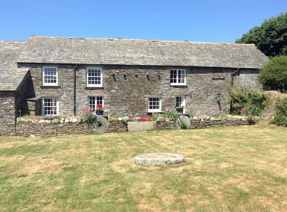 Outstanding stone-built holiday cottage at Culvada in Trebarwith, Delabole., Cornwall