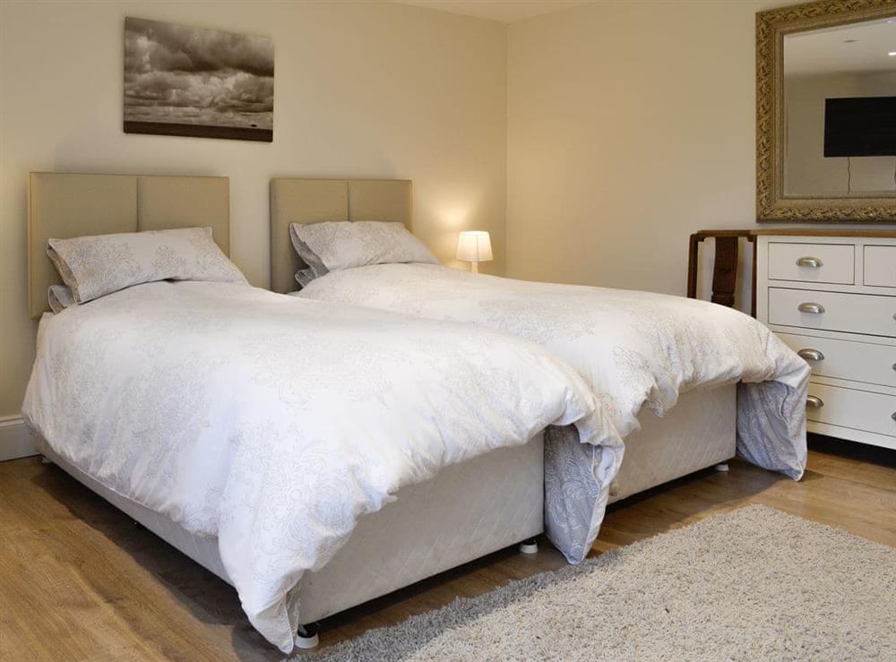 Spacious twin bedroom at Cumberland House in Orton, near Appleby, Cumbria