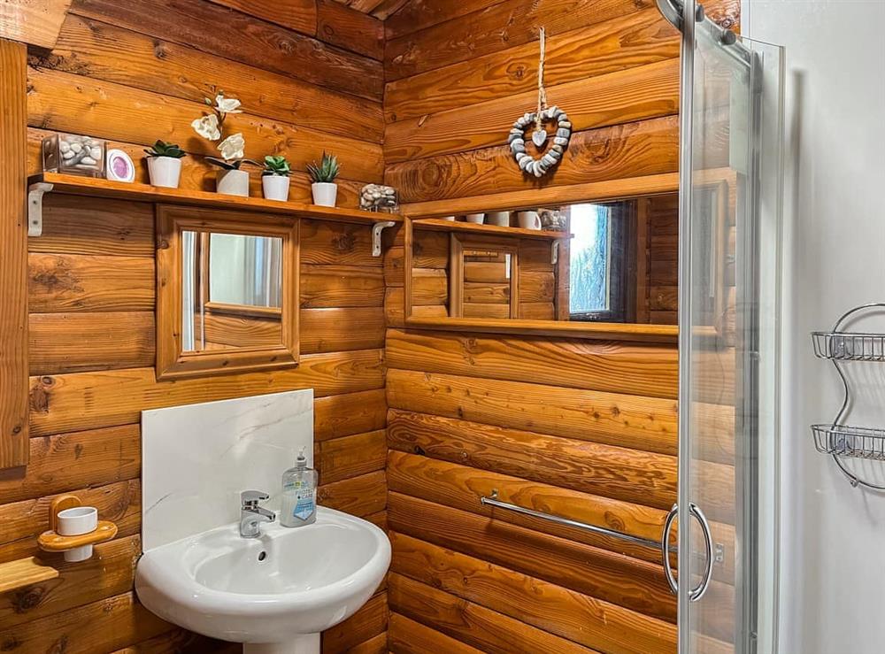 Bathroom at Cumstoun Lodge in Colvend, near Sandyhills, Kirkcudbrightshire