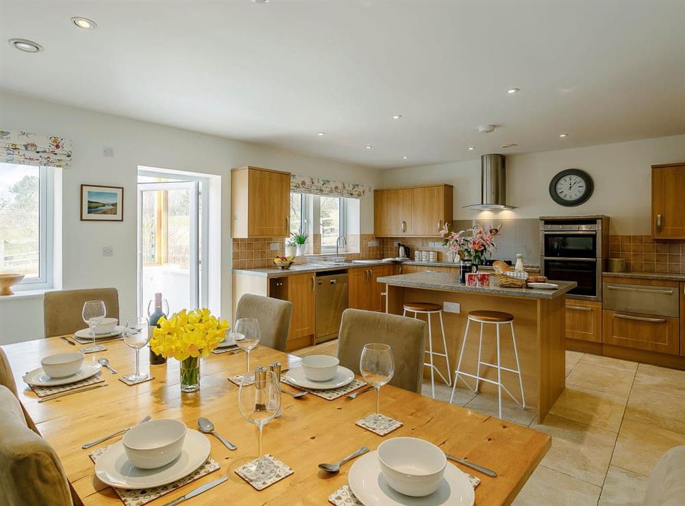 Impressive kitchen/dining room at Cunliffe Cottage in Hathersage, Derbyshire