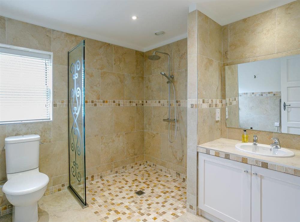 Shower room with walk-in shower at Cunliffe Cottage in Hathersage, Derbyshire