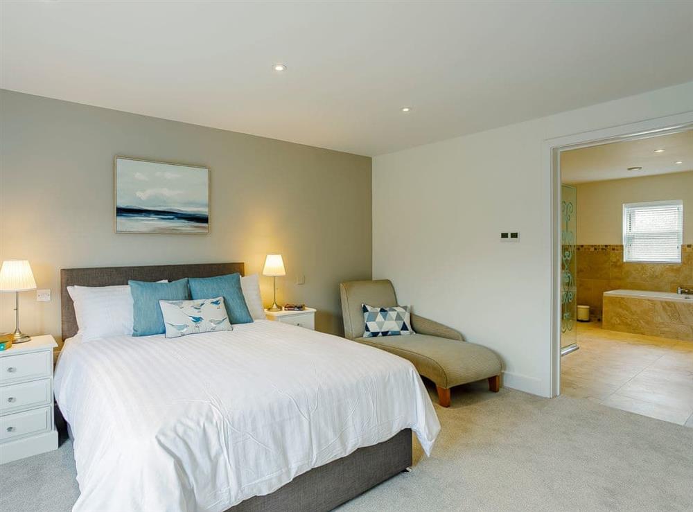 Spacious double bedroom with en-suite (photo 2) at Cunliffe Cottage in Hathersage, Derbyshire