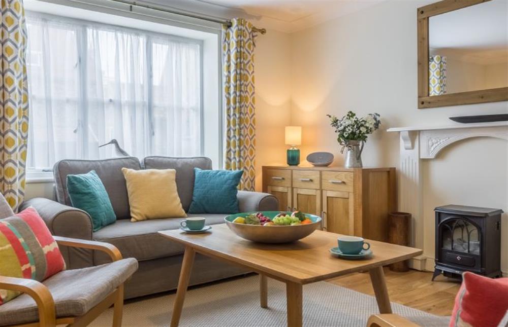 Curlew Apartment: Cheerful sitting room at Curlew Apartment, Wells-next-the-Sea