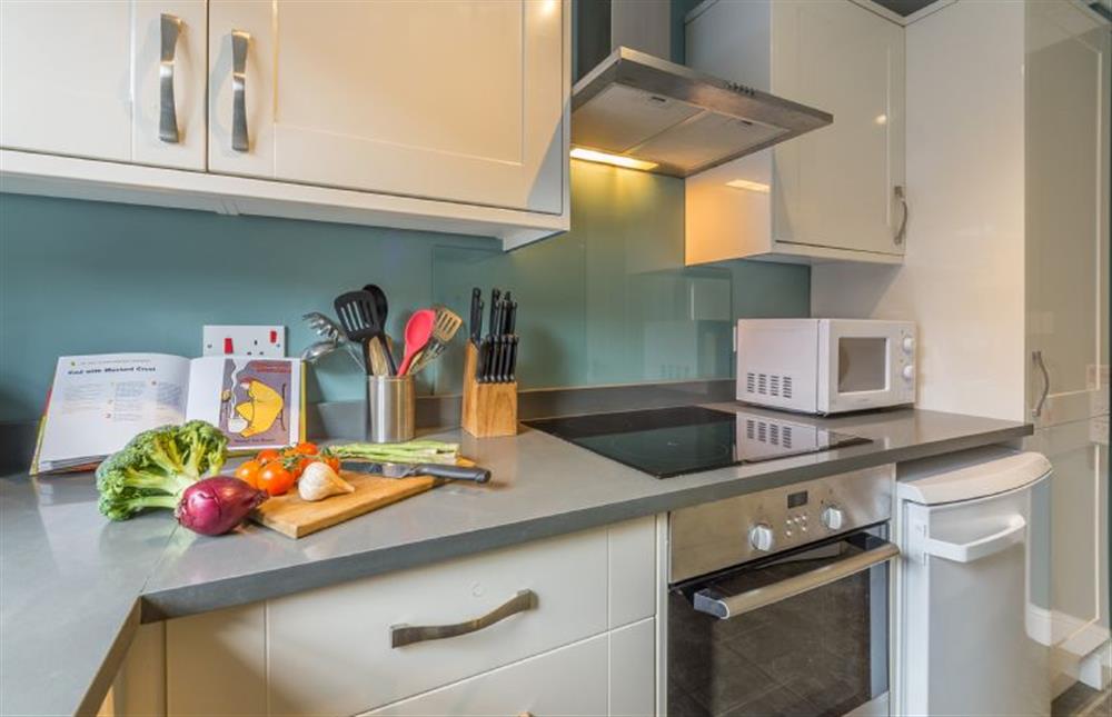 Ground floor: Granite worktops in the kitchen at Curlew Apartment, Wells-next-the-Sea