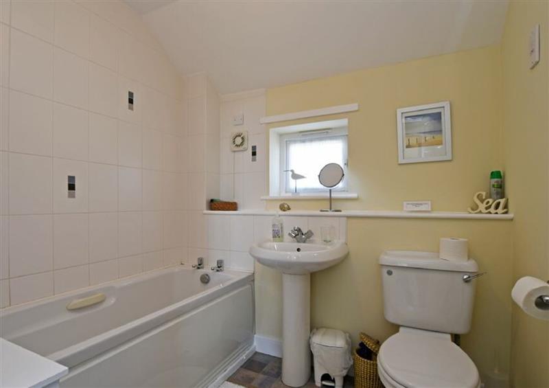 The bathroom at Curlew Cottage, Seahouses