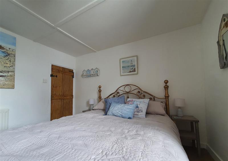 One of the 2 bedrooms at CurLi Cottage, Northam