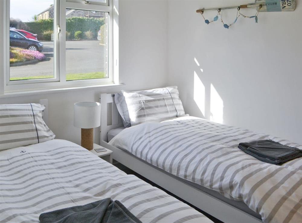 Cosy twin-bedroom at Curtain Cottage in Chathill, Northumberland