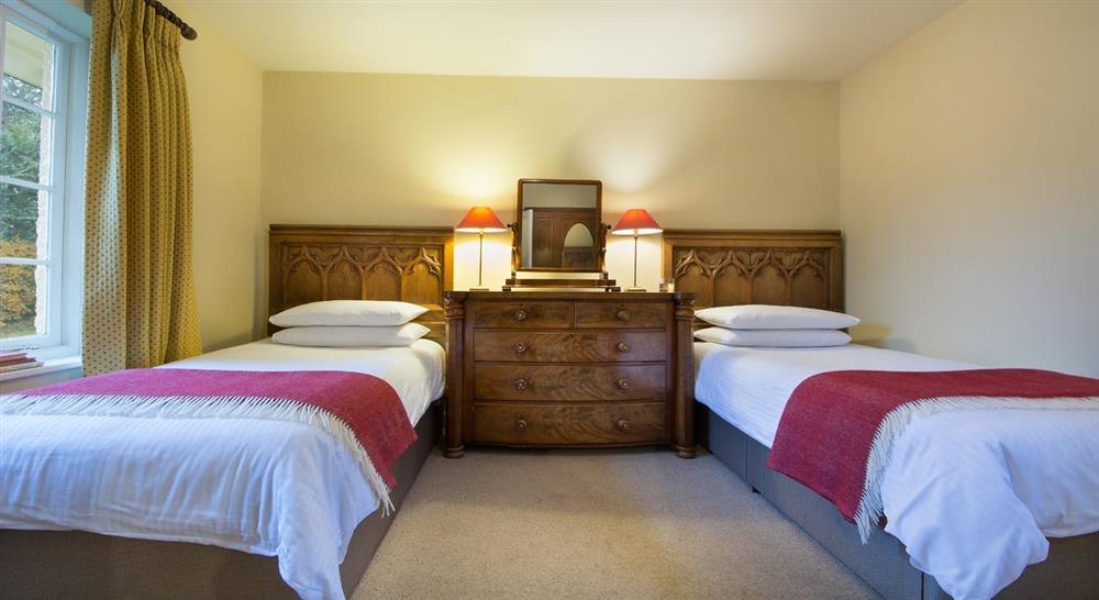  A twin bedroom at Cutmadoc in Bodmin, Cornwall