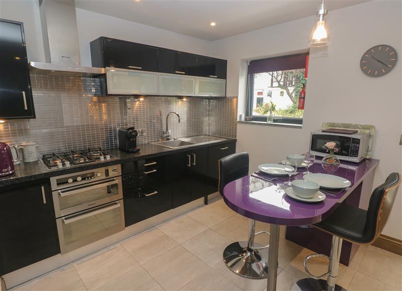 Kitchen at Cwtch Apartment - Pen Coed, Saundersfoot