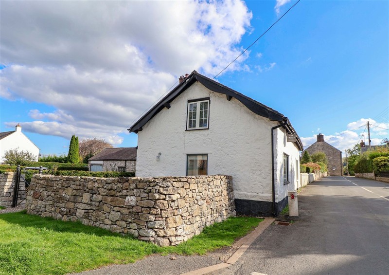 The setting at Cwtch, Cilcain