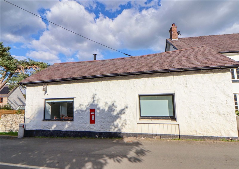 This is Cwtch (photo 2) at Cwtch, Cilcain