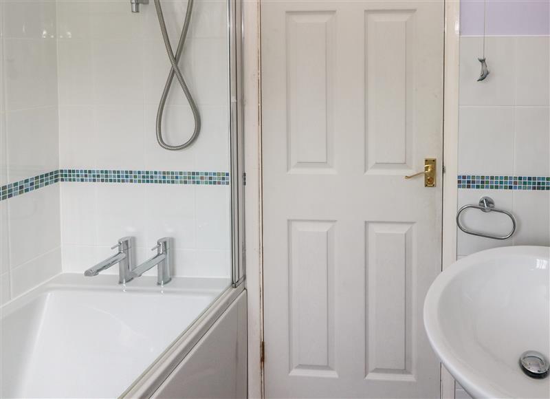 Bathroom at Cwtch Cottage, Broad Haven