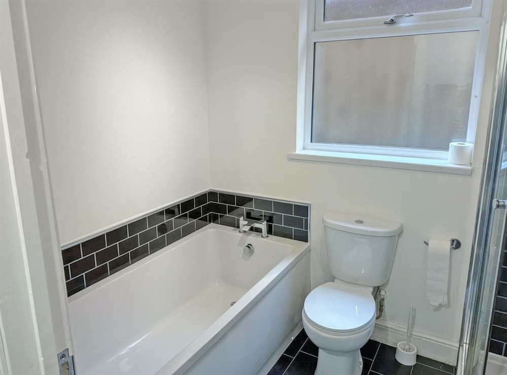 Bathroom at Cwtch Delfryn in Rhosammon, Ammanford, Dyfed