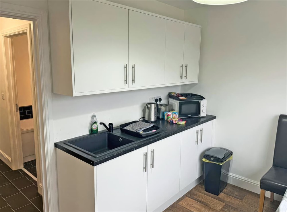 Kitchen/diner (photo 3) at Cwtch Delfryn in Rhosammon, Ammanford, Dyfed