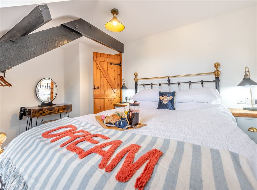 Double bedroom (photo 2) at Cwtch Honey in Cribyn, Lampeter, Dyfed
