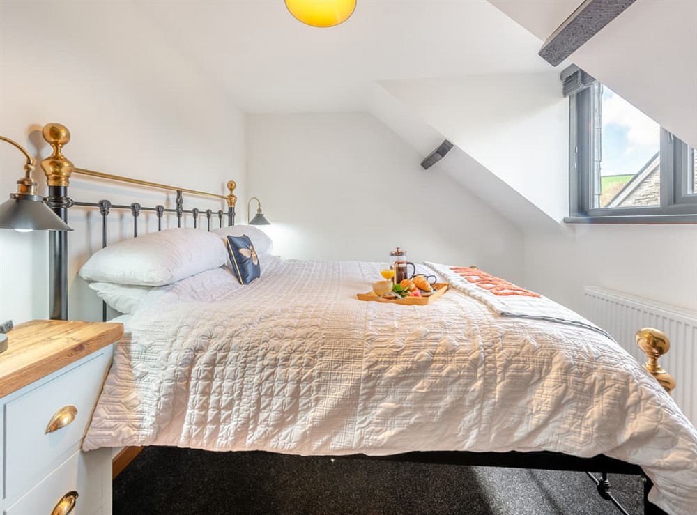 Double bedroom at Cwtch Honey in Cribyn, Lampeter, Dyfed