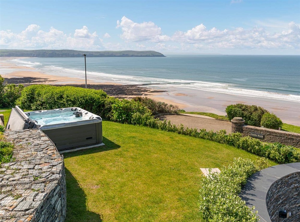 Hot tub at Cyan in Woolacombe and Croyde, Devon