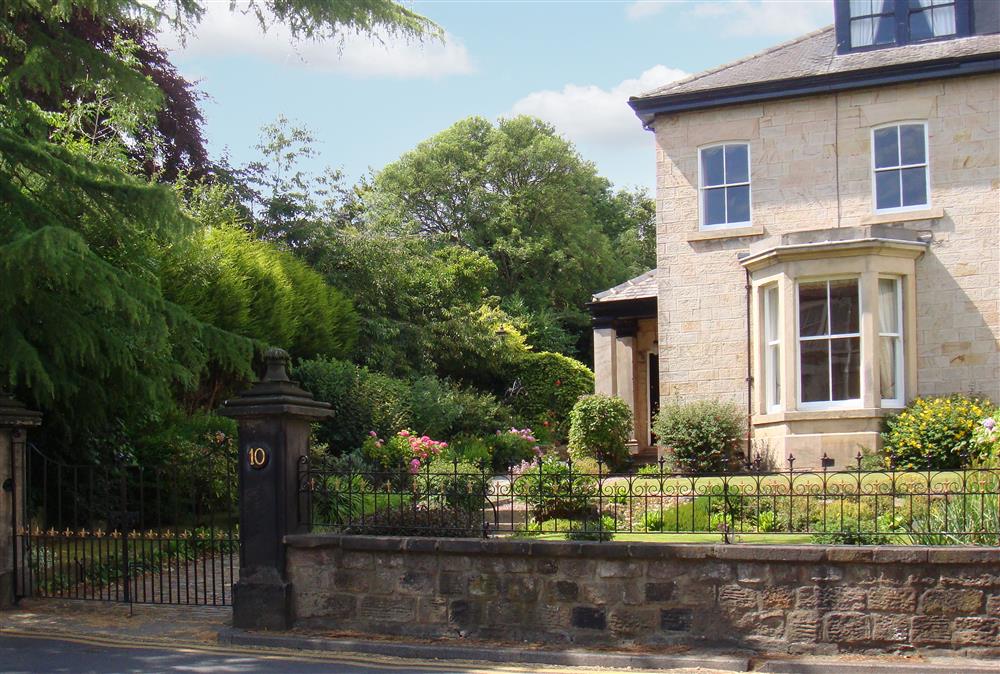 Cygnet Apartment occupies the ground floor of a Victorian semi-detached property at Cygnet Apartment, Harrogate