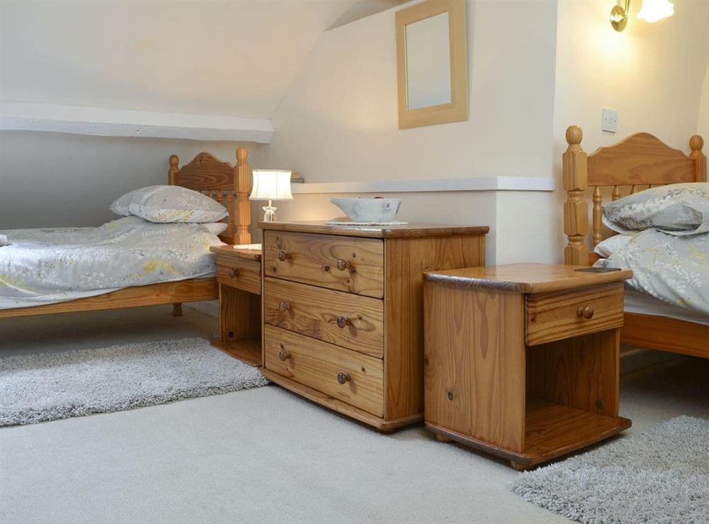 Good-sized twin bedroom at Cyll y Felin Fawr 1 in Aberdaron, Gwynedd