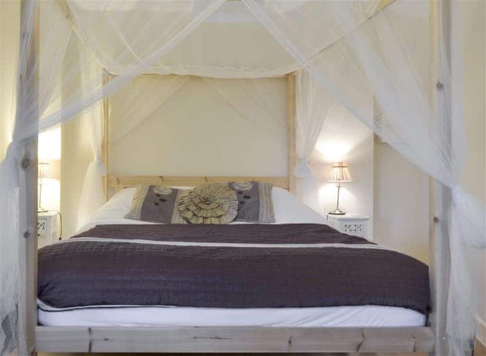 Fabulous four poster bed at Dairy Cottage in 