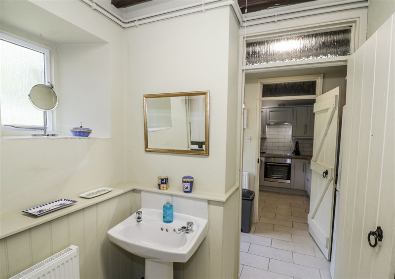 The bathroom at Dairy Cottage, Minster Lovell
