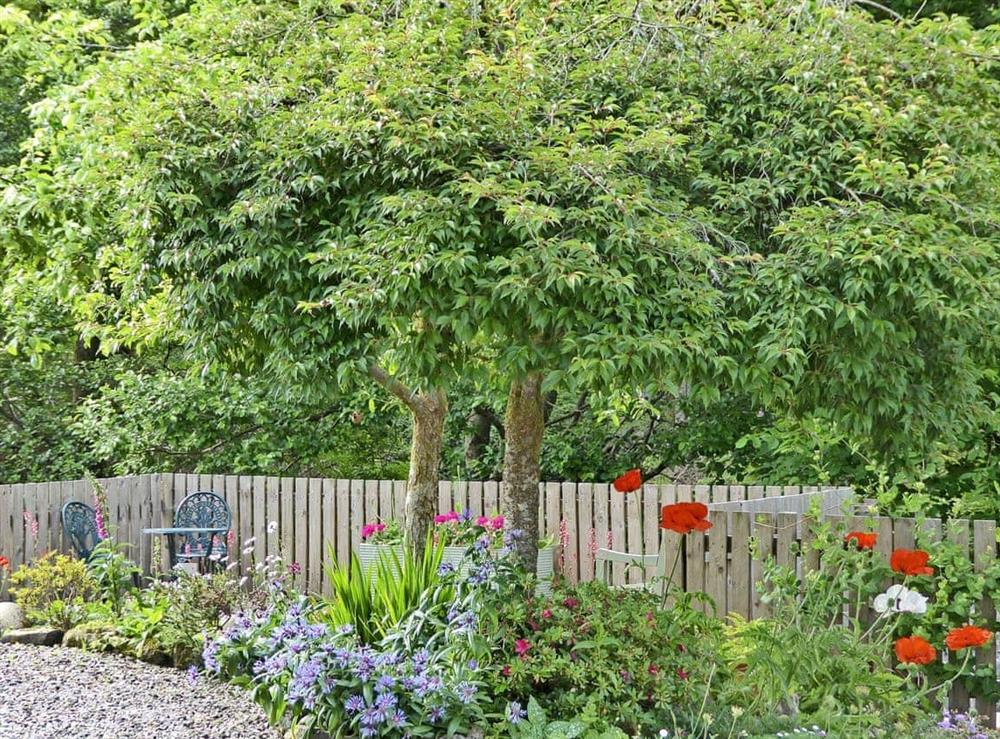 Peaceful garden with sitting-out area at Dairy Cottage in Torlundy, Fort William, Inverness-Shire