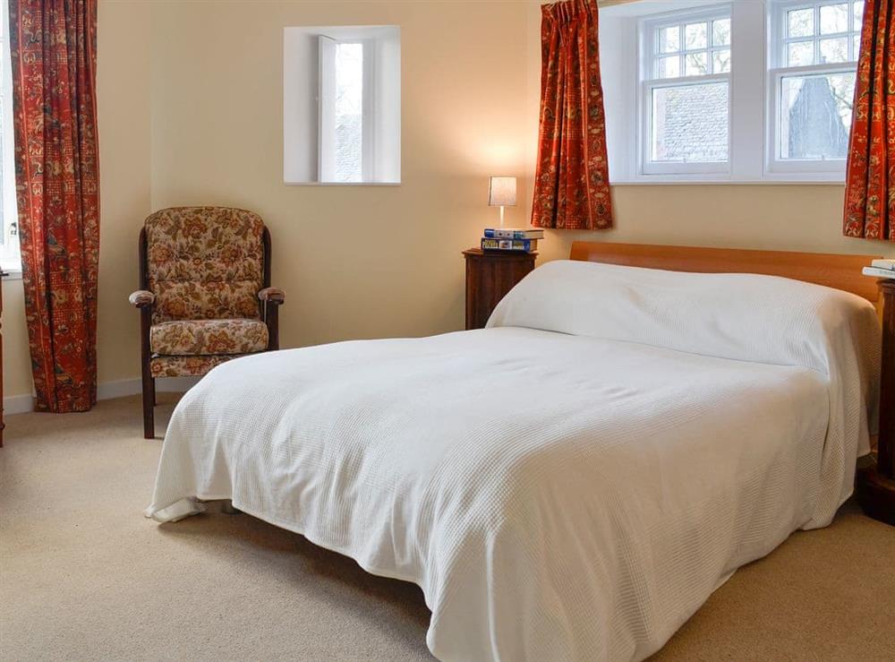 Welcoming double bedroom with en-suite at Dairy Cottage in Whitehouse, near Alford, Aberdeenshire