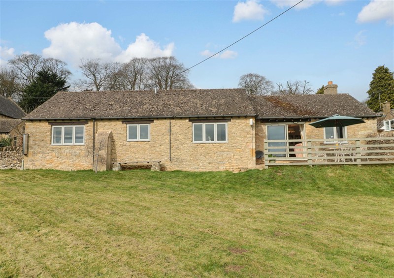 Enjoy the garden at Daisy Bank, Maugersbury near Stow-On-The-Wold