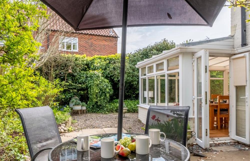 Al fresco dining and entrance to Daisy Cottage at Daisy Cottage, Holt
