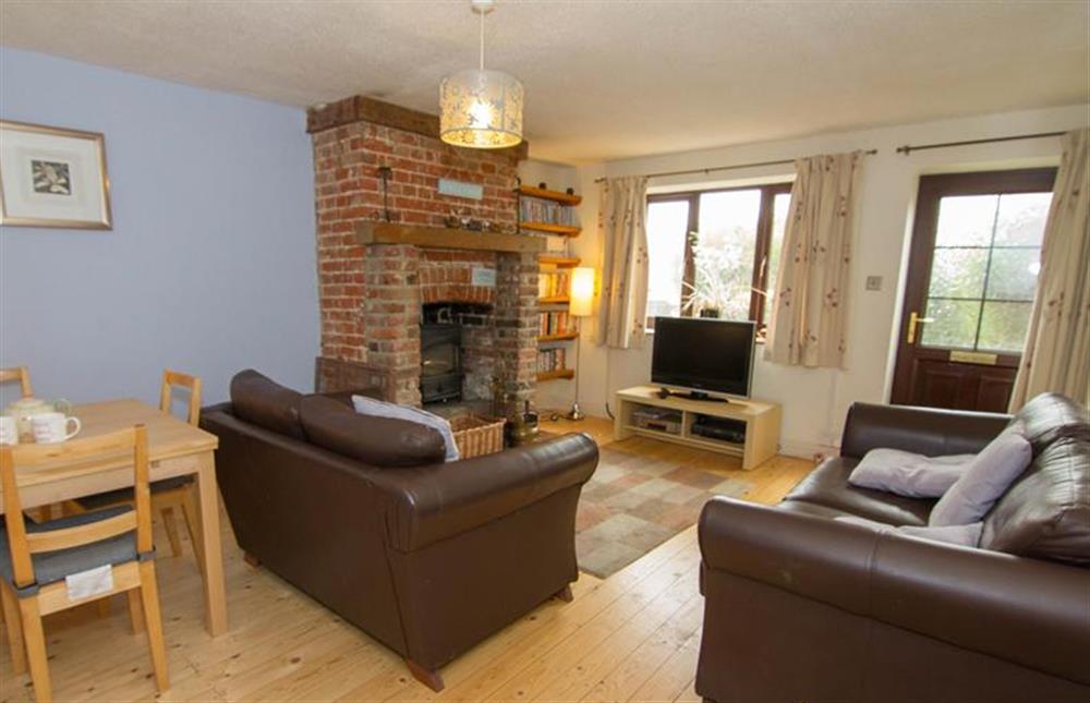 Ground floor:  Sitting/dining room with table and seating for four at Daisy Cottage, Northrepp near Cromer