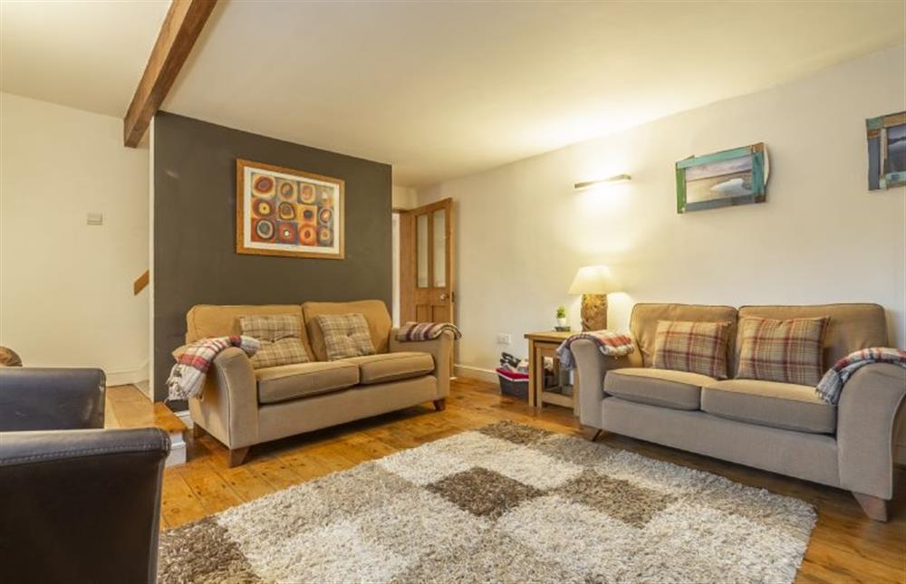 Large sitting room with comfy seating at Daisys Cottage, Wells-next-the-Sea
